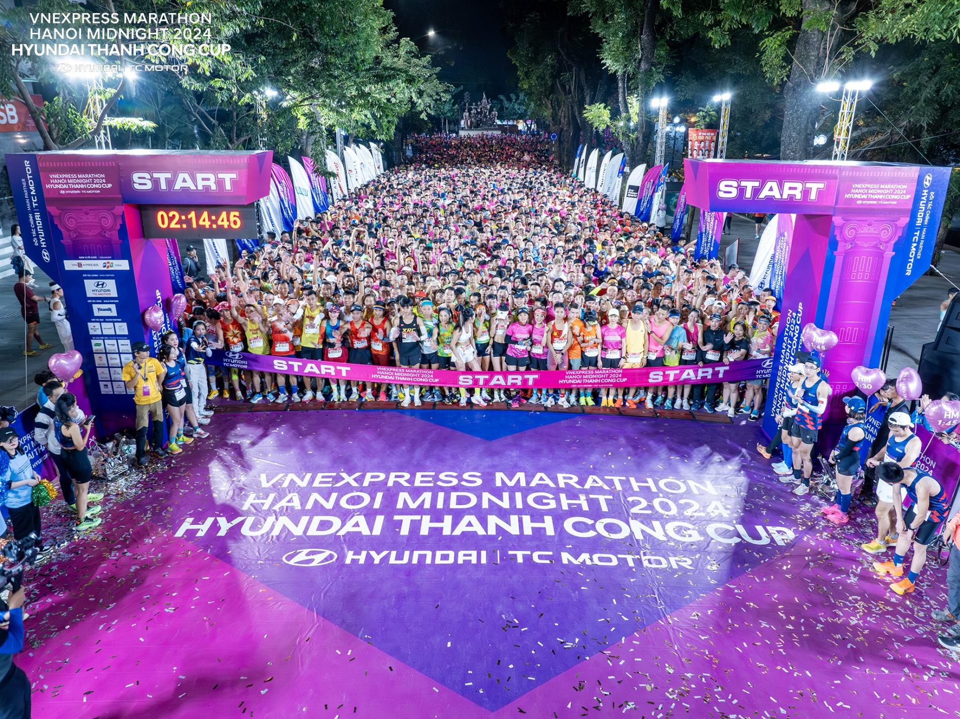 10.000 người tham gia giải chạy VnExpress Marathon Hà Nội Midnight 2024