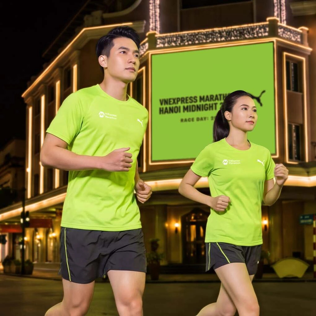 Áo đấu VnExpress Marathon Hanoi Midnight 2026 tối giản cho chạy đêm